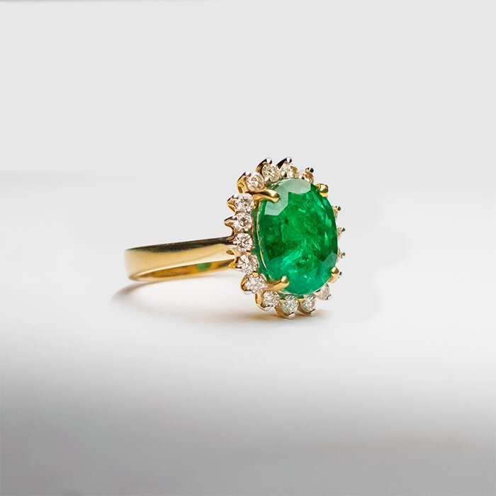 Bague émeraude gemme de la royauté