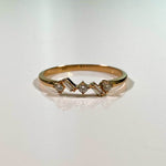 Load image into Gallery viewer, Luxurious 18kt Gold Diamond Ring with 5 Diamonds
