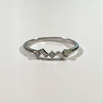 Load image into Gallery viewer, Luxurious 18kt Gold Diamond Ring with 5 Diamonds
