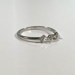 Load image into Gallery viewer, Luxurious 18kt Gold Diamond Ring with 5 Diamonds
