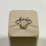 Load image into Gallery viewer, Luxurious 18kt Gold Diamond Ring with 5 Diamonds
