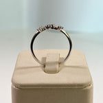 Load image into Gallery viewer, Luxurious 18kt Gold Diamond Ring with 5 Diamonds
