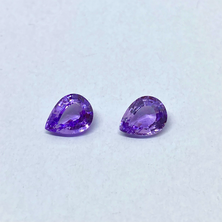 Paire de saphirs violets (3,94 ct) 