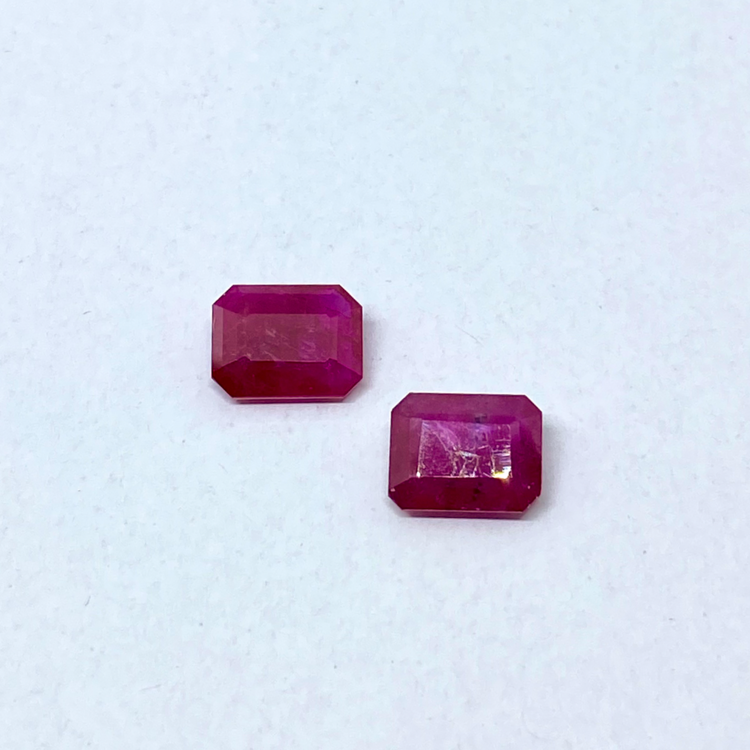 Paire de rubis (2,27 ct / 1,86 ct)