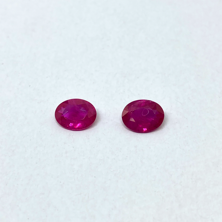 Paire de rubis (1,20 ct/1,16 ct)