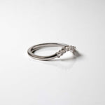 Load image into Gallery viewer, Stunning 18k White Gold Diamond Ring
