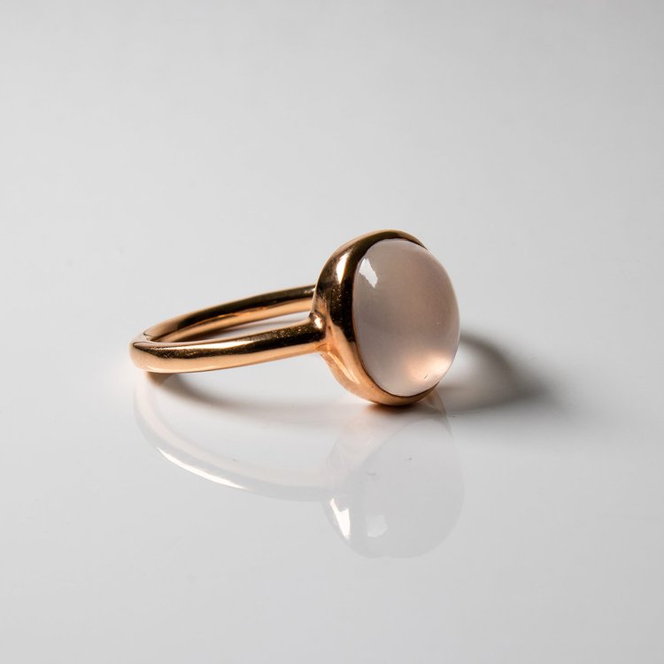 Rainbow Moonstone Ring in 18kt Rose Gold