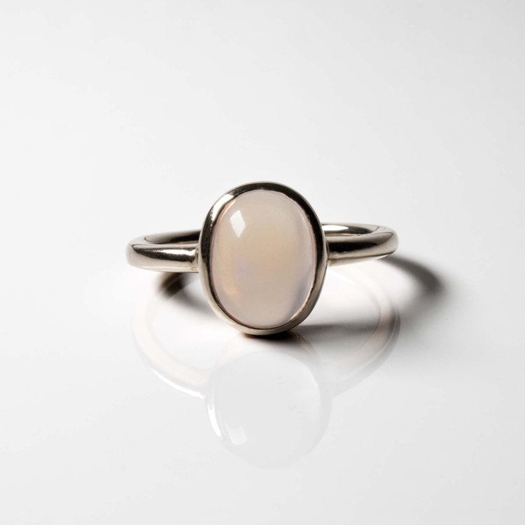 Stunning Moonstone Ring in Sterling Sliver