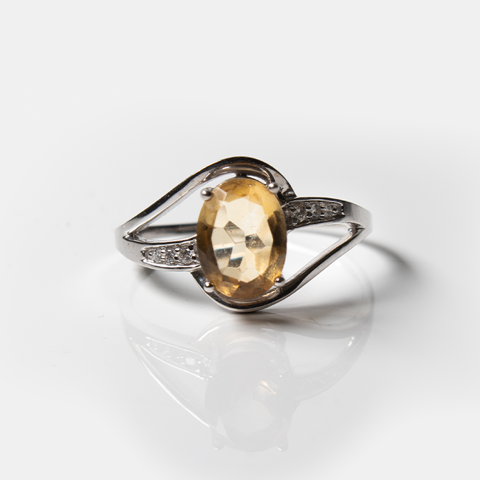 Anel Citrino Radiante - Ouro Branco 18kt, 1 Pedra Citrina, 6 Diamantes