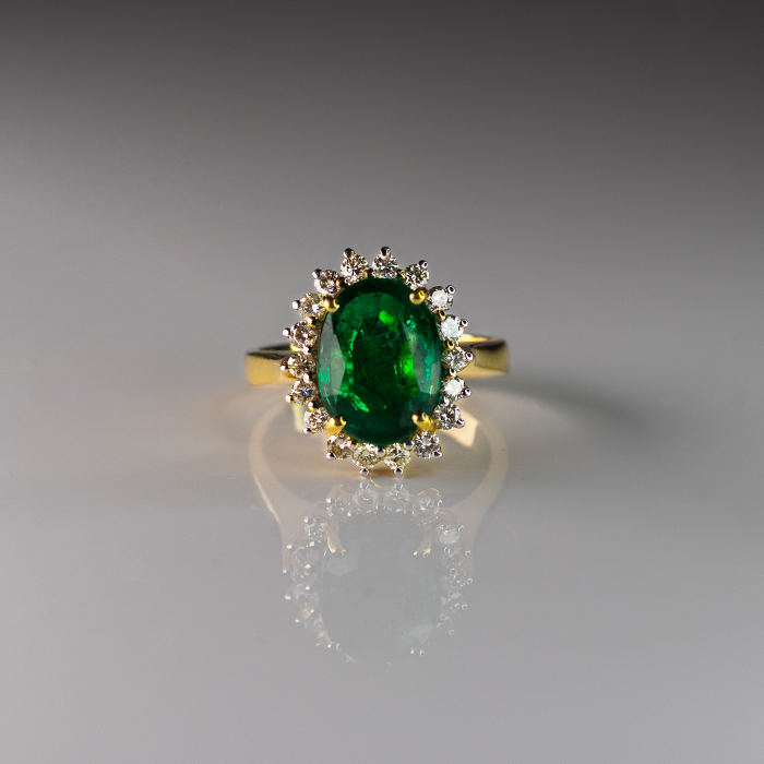 Bague émeraude gemme de la royauté