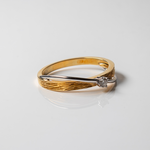 Load image into Gallery viewer, Stunning 18kt Gold Diamond with a Sparkling Diamond
