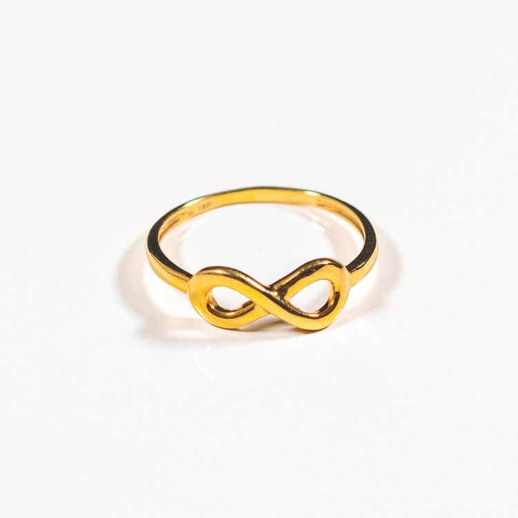 Stunning 18kt Yellow Gold Infinity Ring