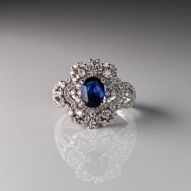 Bague luxueuse en saphir bleu