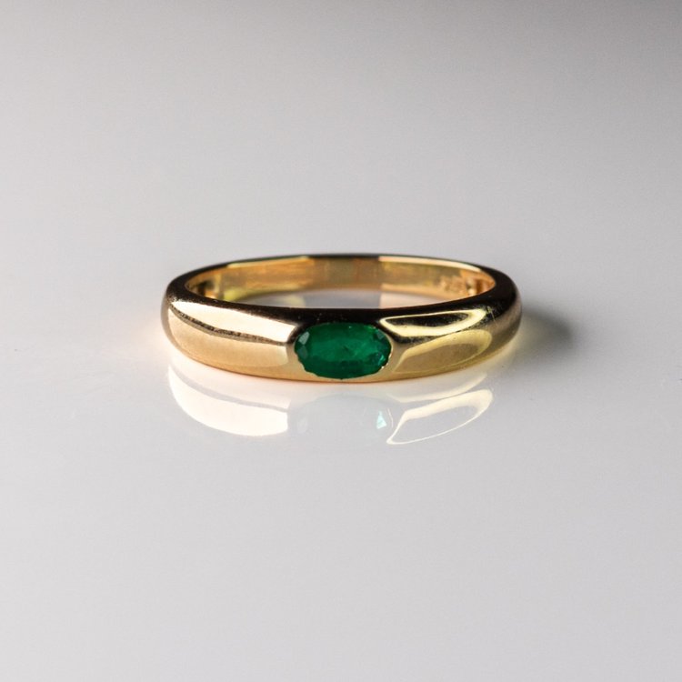 Stunning 18kt Gold Ring Set with Blue Sapphire, Emerald and Ruby