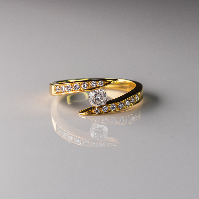 Bague intemporelle en or et diamants