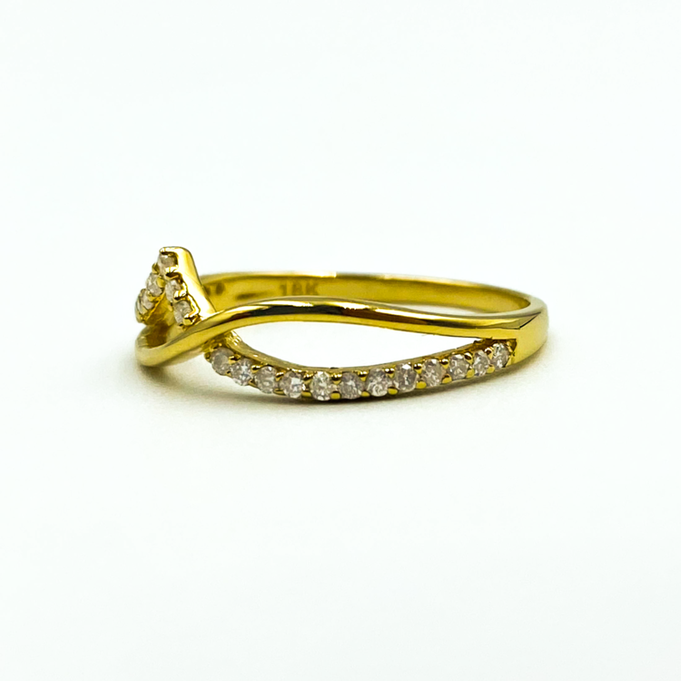 Anel requintado em ouro 18kt com 26 diamantes