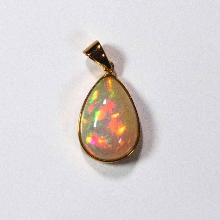 Pendentif opale taille poire (8,26 ct)