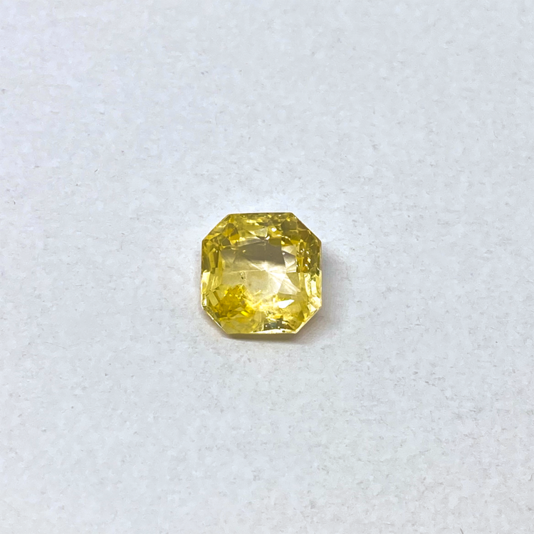 Saphir jaune (6,37 ct) non chauffé 