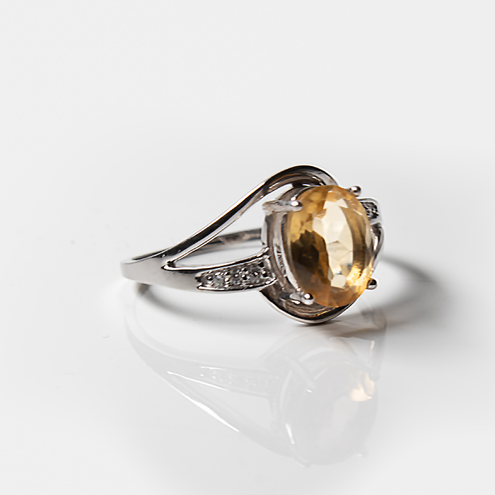 Anel Citrino Radiante - Ouro Branco 18kt, 1 Pedra Citrina, 6 Diamantes