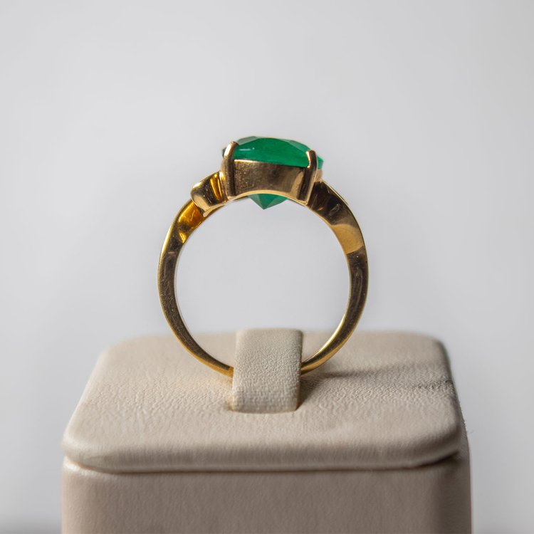 Bague émeraude symphonie verte envoûtante