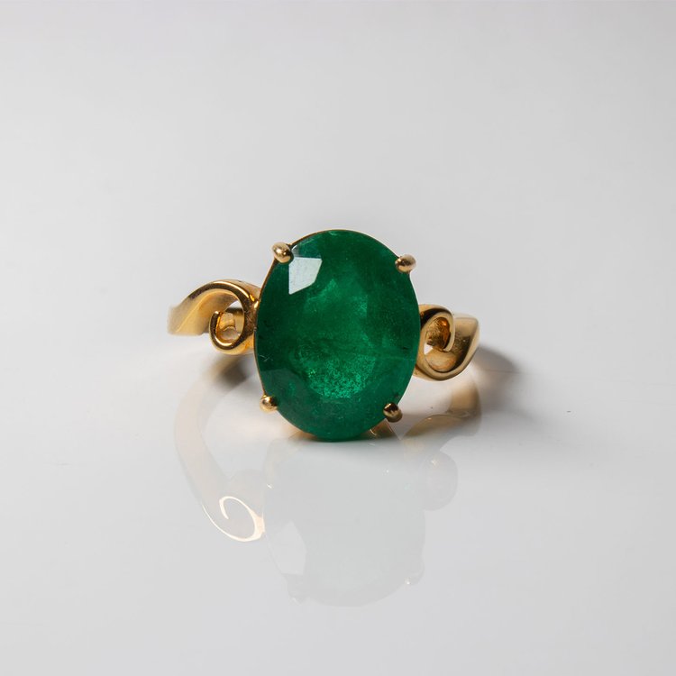 Bague émeraude symphonie verte envoûtante